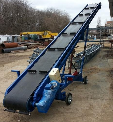 Наклонный транспортер для грузов